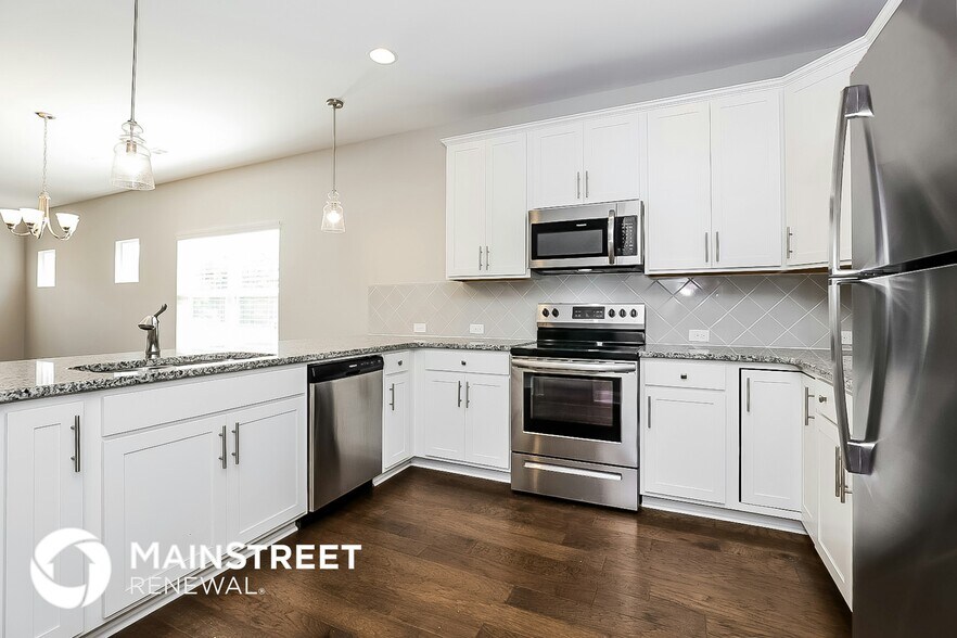 Building Photo - 608 Oakvale Ln