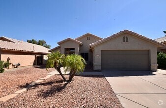 Building Photo - Excellent 4 bed 2 bath Ahwatukee Home!