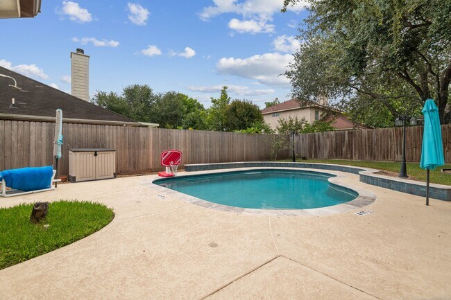 Building Photo - 22523 Holly Lake Dr