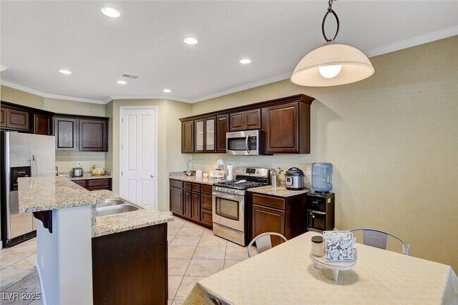 Building Photo - 44 Delighted Ave