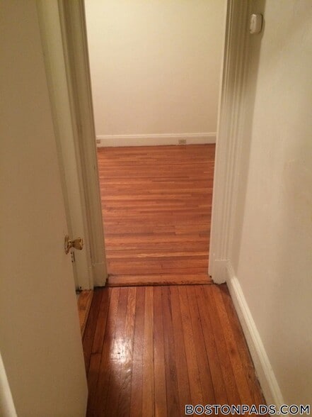 Building Photo - 231 Park Dr