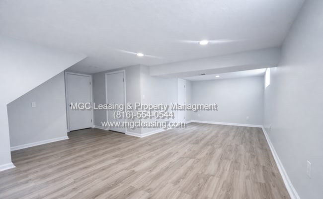 Building Photo - Freshly Renovated & Move-In Ready in Blue Springs - Schedule A tour today!