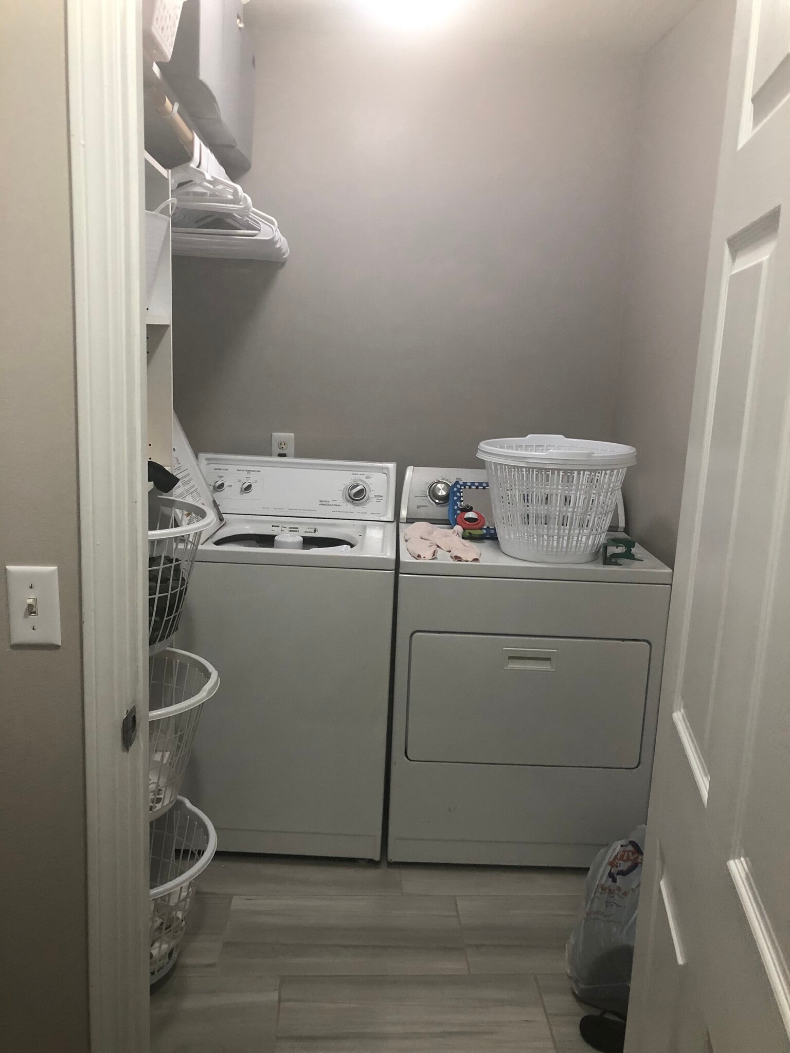 Building Photo - 850 W Hickory Nut Ct