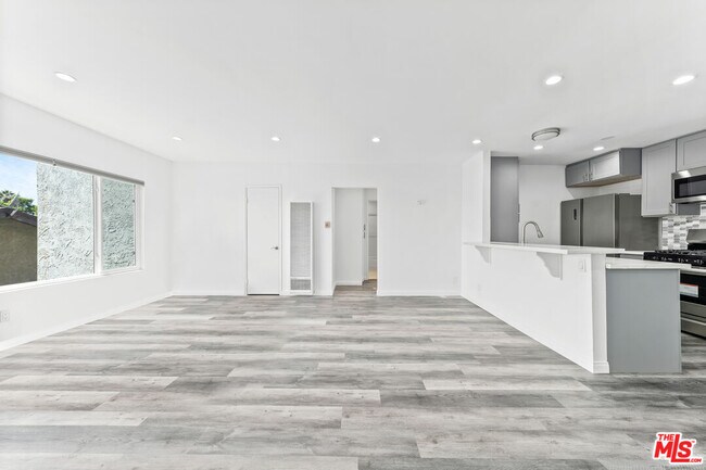 Building Photo - 646 Tularosa Dr