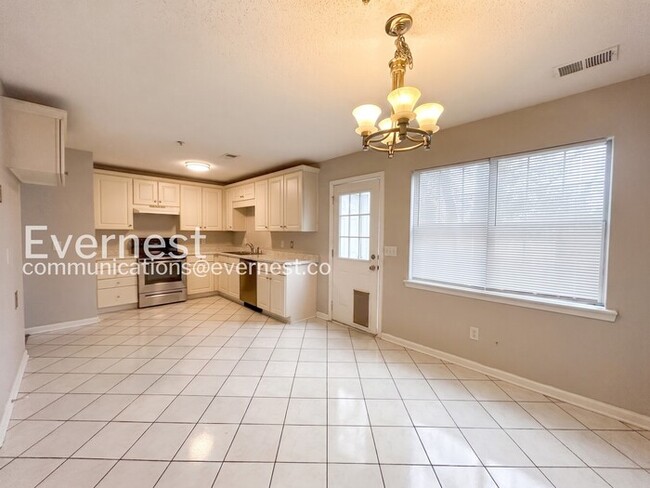Building Photo - 1588 King James Dr