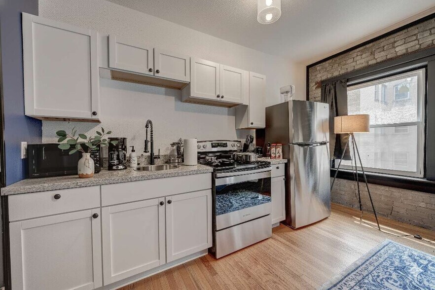 Building Photo - 1925 N Prospect Ave