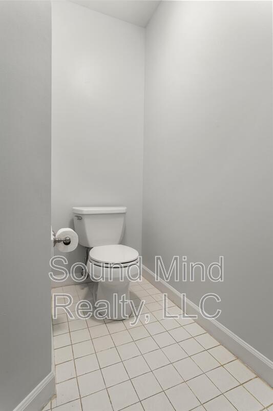 Building Photo - 112 Lomond Ln