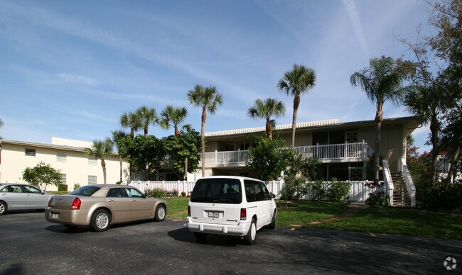 Building Photo - Westbay Cove South