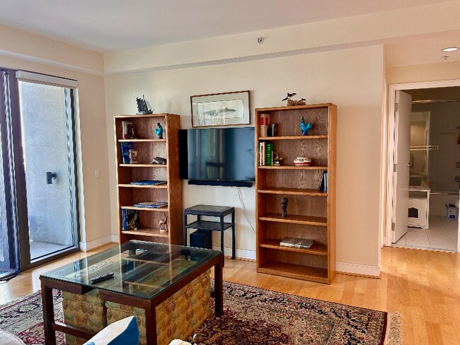 Building Photo - 654 Front St