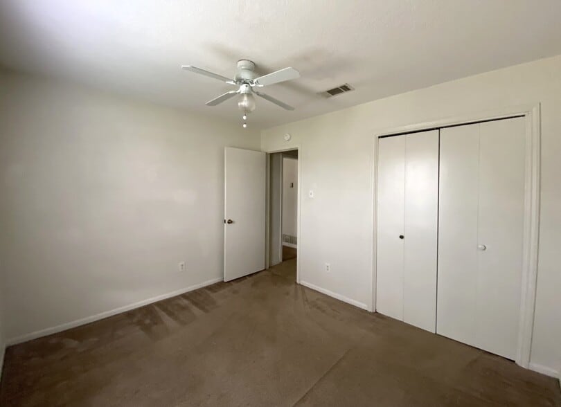 Building Photo - 4800 Rainbow Cir