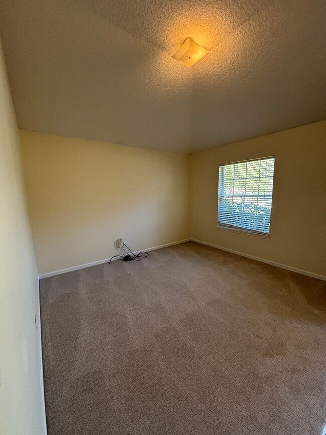 Building Photo - Beautiful Johns Creek Family Home
