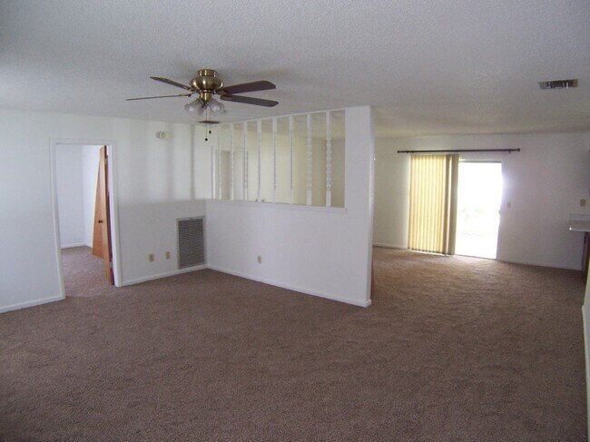 Building Photo - 3 Bedroom Home Near Lake Shipp