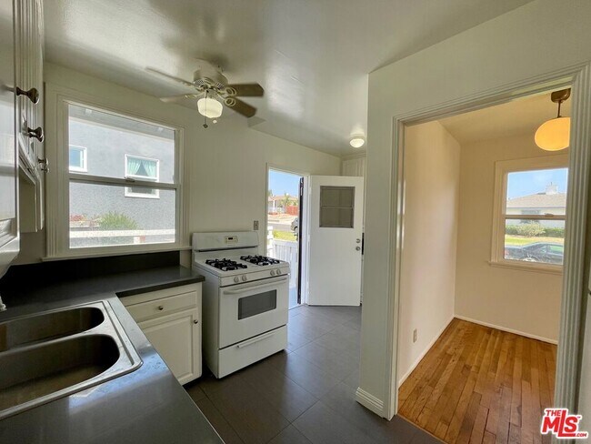 Building Photo - 5954 W 85th Pl