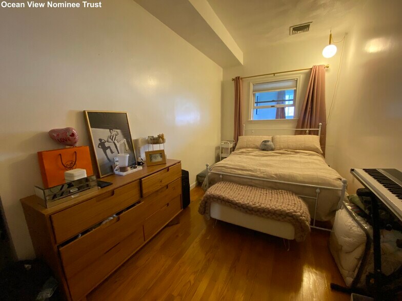 Building Photo - 240 Hanover St