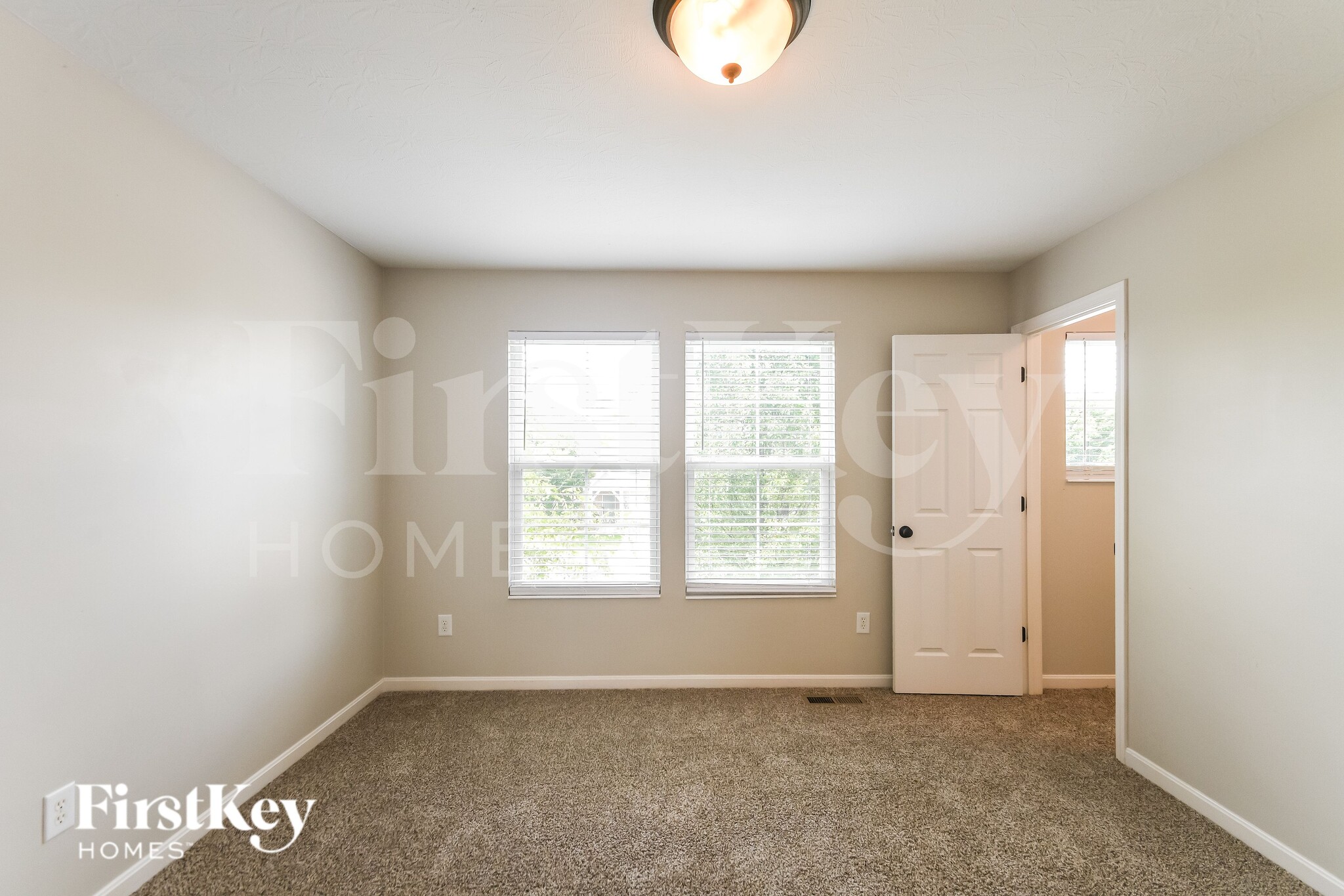 Building Photo - 5593 W Woodhaven Dr