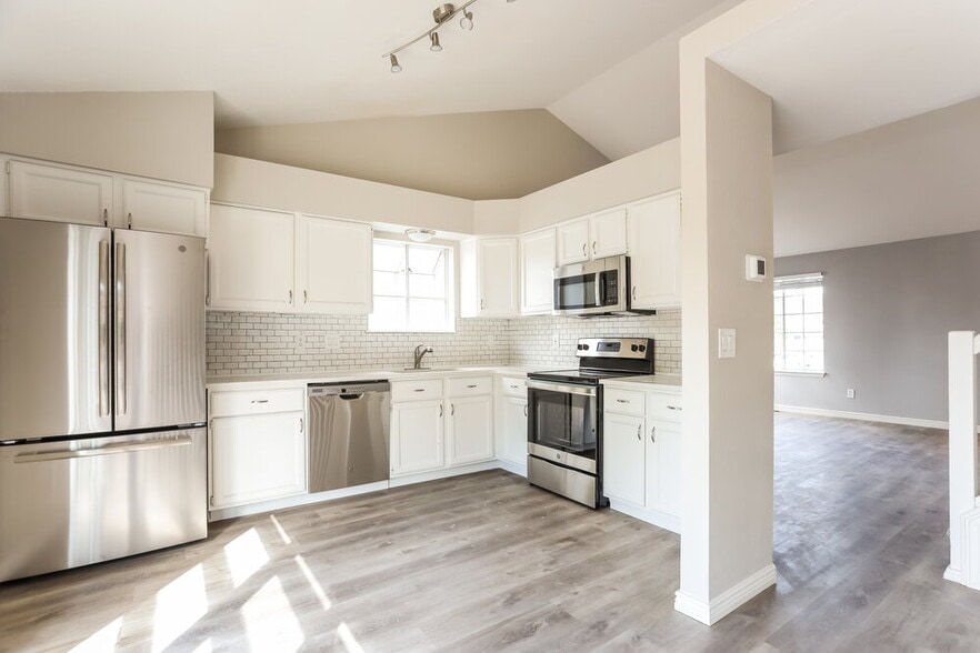 Building Photo - 7693 Halleys Dr