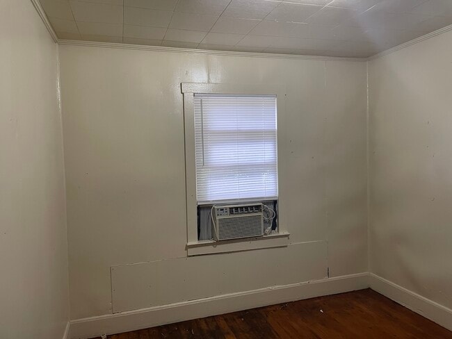 Building Photo - 1609 Iola Dr