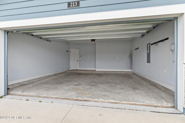 Building Photo - 213 Foxcross Ave