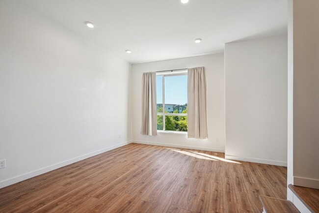 Building Photo - 32730 Hemlock Ave SE