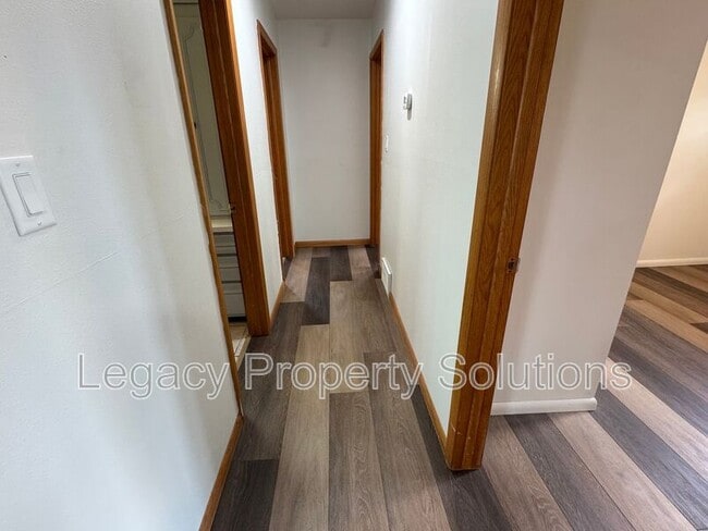 Building Photo - 611 N 29th St