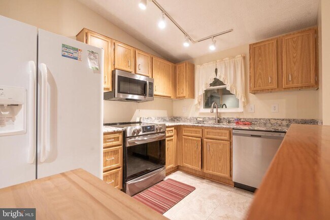Building Photo - 1 Derwood Ct