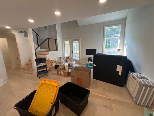 Building Photo - Welcome to this updated townhome in Northe...