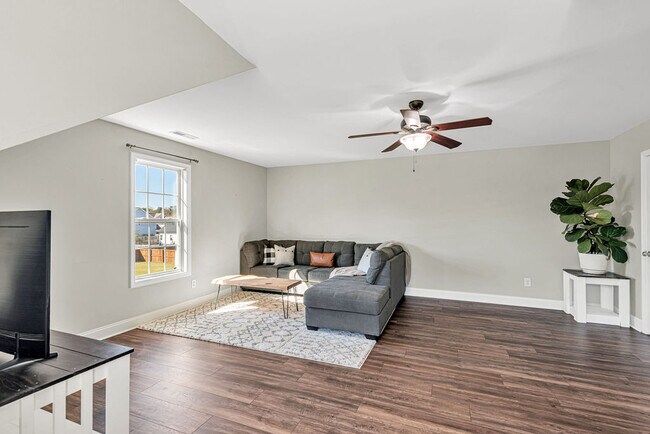 Building Photo - 218 Maidstone Dr