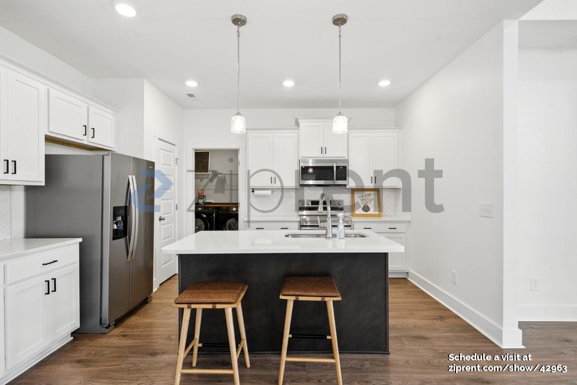 Building Photo - 203 Hudson Dr
