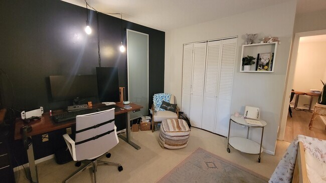 Building Photo - 1859 Yuma Ln N