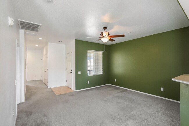 Building Photo - 3 Bed, 2 Bath, 1 Car Aliante Condo