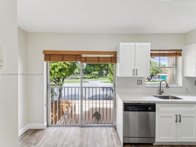 Building Photo - 390 NW 86th Pl