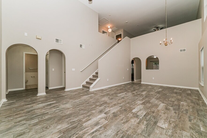Building Photo - 17027 Ongar Ct