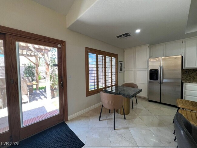 Building Photo - 8350 Campana Dr
