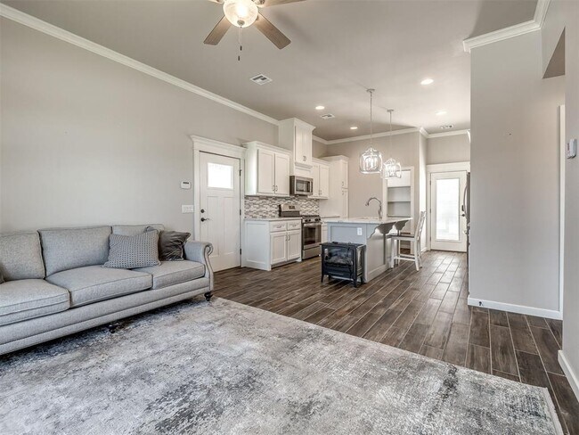 Building Photo - 4001 Timber Valley Dr
