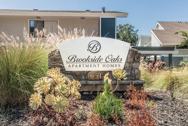 Building Photo - Brookside Oaks