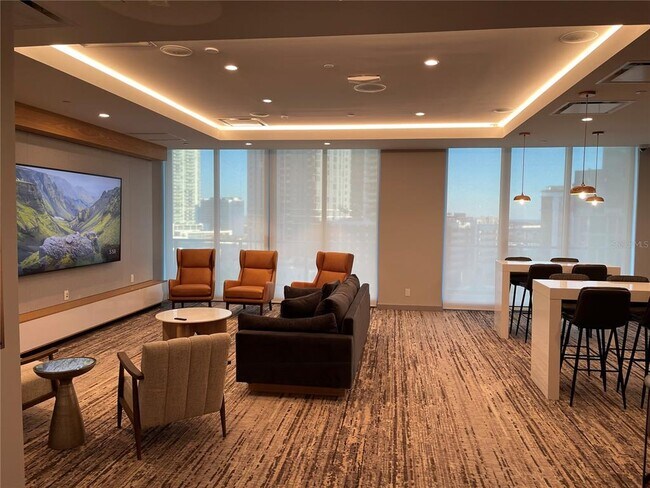 Building Photo - 400 Central Ave