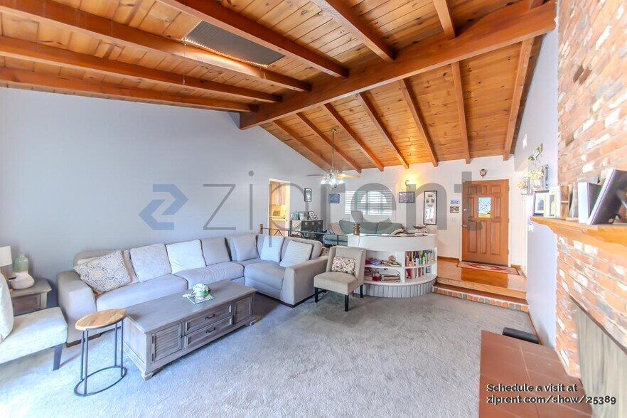 Building Photo - 10101 Dewey Dr