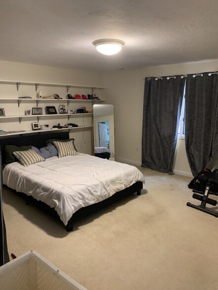 Building Photo - 1804 Oakwood St