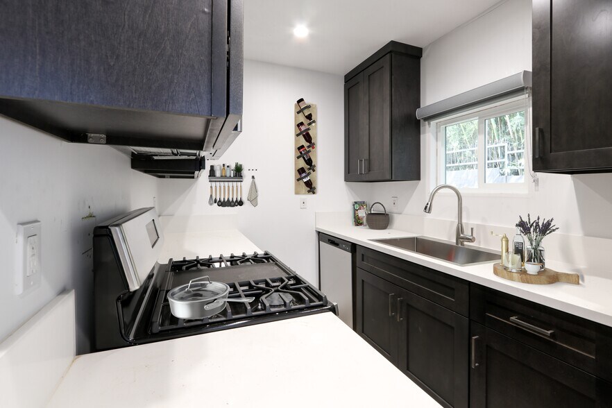 Building Photo - 410 Lucas Ave.