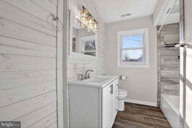 Building Photo - 10160 Dahlgren Rd