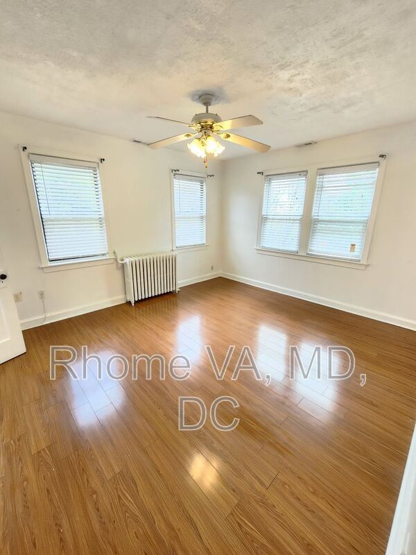 Building Photo - 515 Franklin St NE