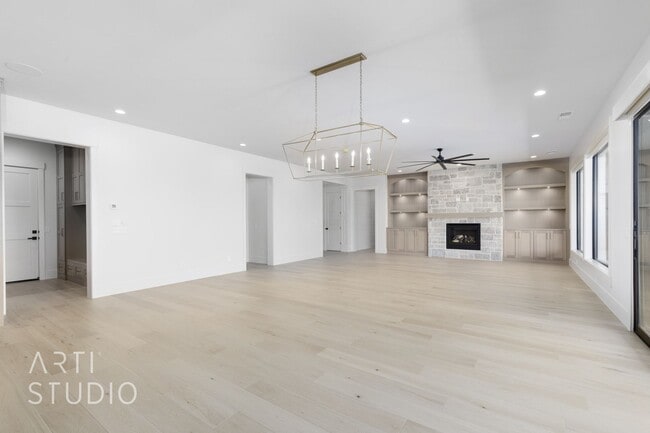 Building Photo - BRAND NEW Gorgeous 6 bed 7 bath with Pool ...