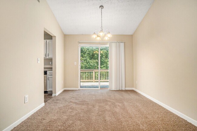 Building Photo - 3 bdrm, 2 bath in Decatur