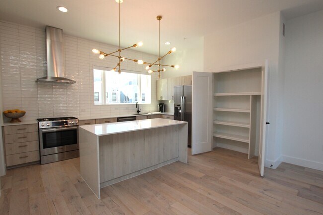 Building Photo - 203 Paschal St