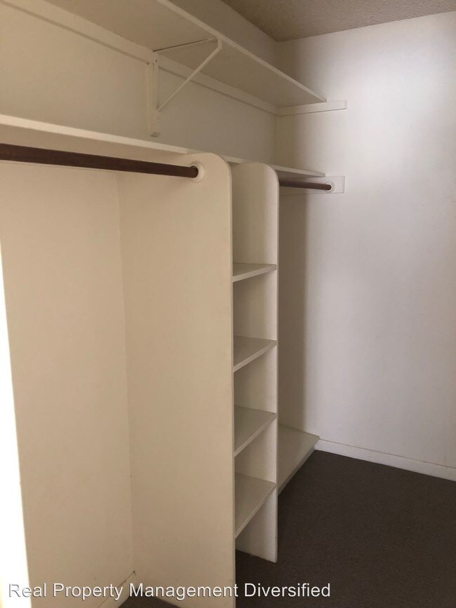 Building Photo - 1310 NE 33rd Ave