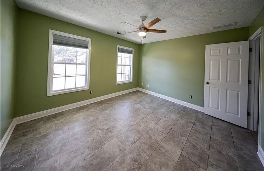 Building Photo - 918 Golden Meadows Ln