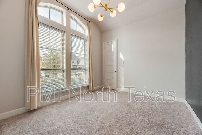 Building Photo - 332 Oak Hollow Way