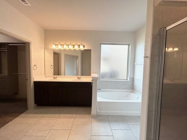 Building Photo - Beautiful 5BED/3BATH House for Rent! Avail...