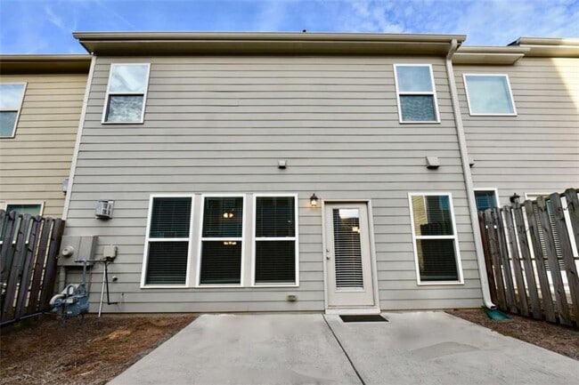 Building Photo - 1223 Foxcroft Ln