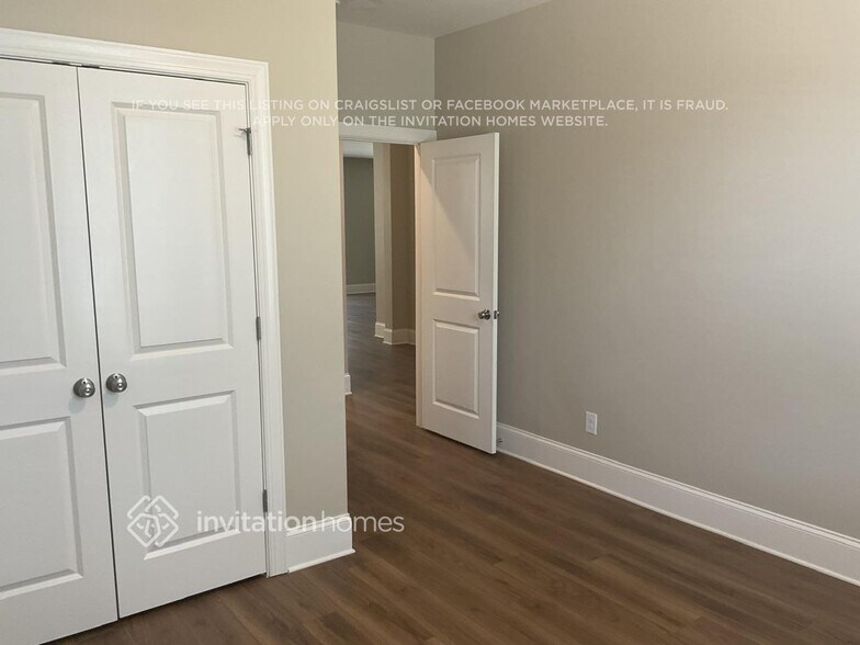Building Photo - 215 Caledonia Ct
